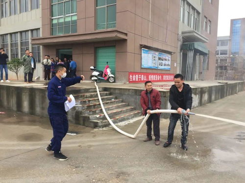 消防安全無(wú)小事 新干縣消防救援大隊(duì)深入振升箱包廠等單位開展“一警六員”實(shí)操實(shí)訓(xùn)